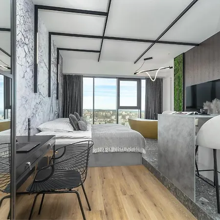 Comfy 20th Floor Hanza Tower - Sauna & Pool شقة