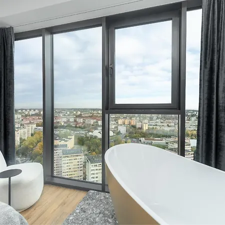 Comfy 20th Floor Hanza Tower - Sauna & Pool Lägenhet