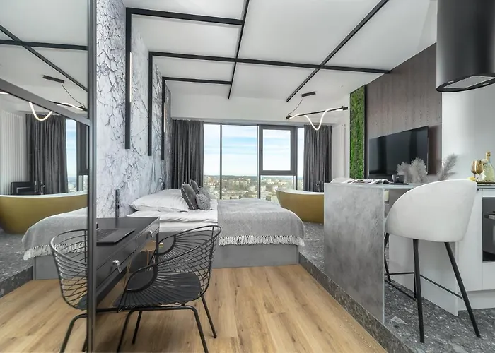 Comfy 20th Floor Hanza Tower - Sauna & Pool Apartman